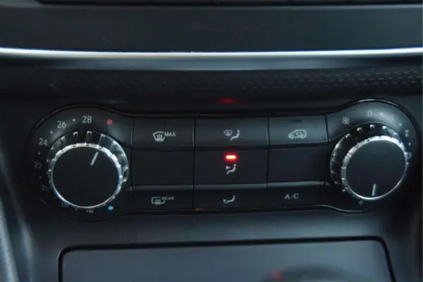Mercedes-Benz A 180 180d Urban 16