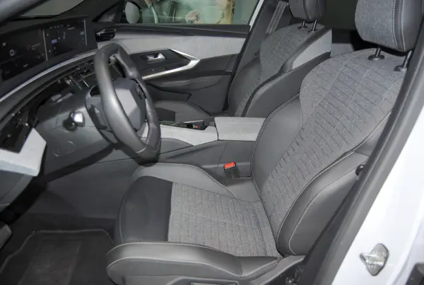 Peugeot 3008 1.2 Hybrid Allure e-DCS6 16
