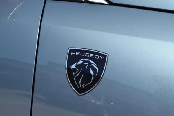 Peugeot E-5008 73 kWh GT 37