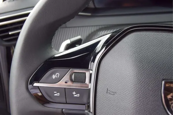 Peugeot 2008 1.2 Hybrid Allure e-DCS6 18