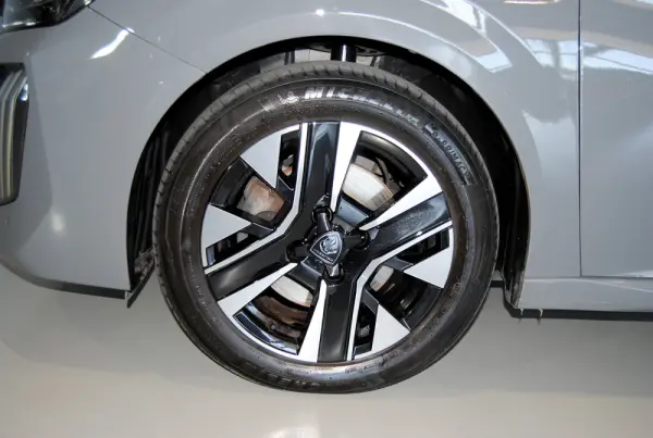 Peugeot 208 1.2 PureTech Allure Pack 10