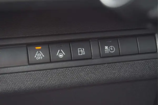 Peugeot 3008 1.6 Hybrid GT e-EAT8 9
