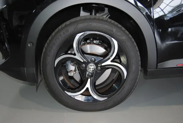 Alfa Romeo Junior 1.2 Speciale eDCT6 11