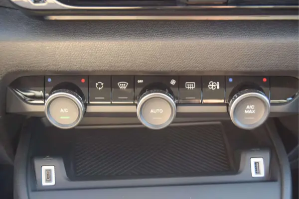 Citroen C4 1.2 Hybrid Plus e-DSC6 30