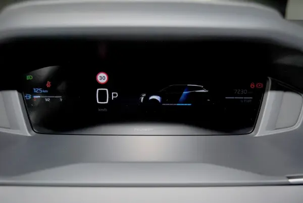 Peugeot 2008 1.2 Hybrid Allure e-DCS6 30