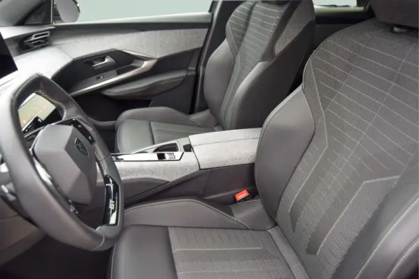 Peugeot E-3008 73 kWh GT 27