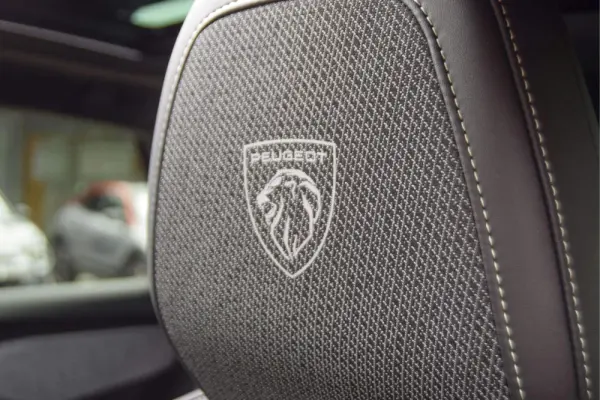 Peugeot E-3008 73 kWh GT 28