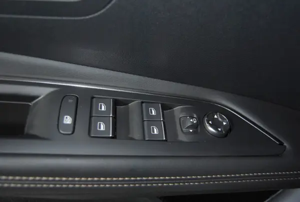 Peugeot 3008 1.6 Hybrid GT e-EAT8 23