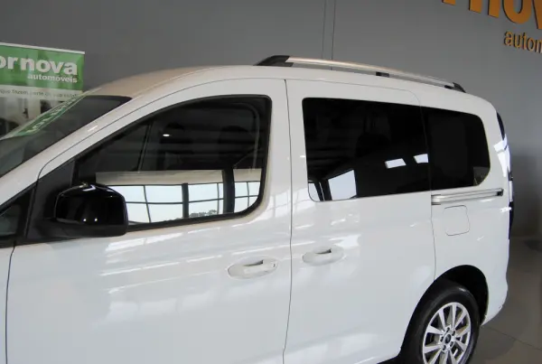 Ford Tourneo Connect 2.0 TDCi Titanium 5 lugares 13