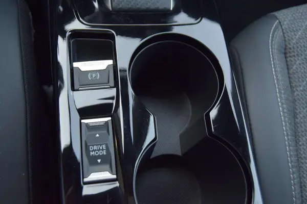 Peugeot 2008 1.2 Hybrid Allure e-DCS6 13