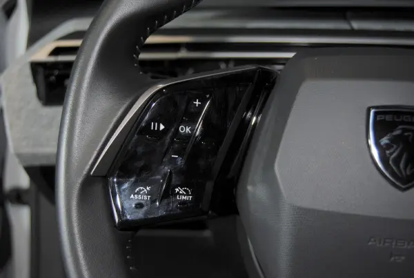 Peugeot 3008 1.2 Hybrid Allure e-DCS6 23
