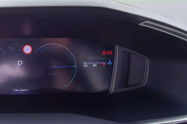 Peugeot 2008 1.2 Hybrid Allure e-DCS6 8