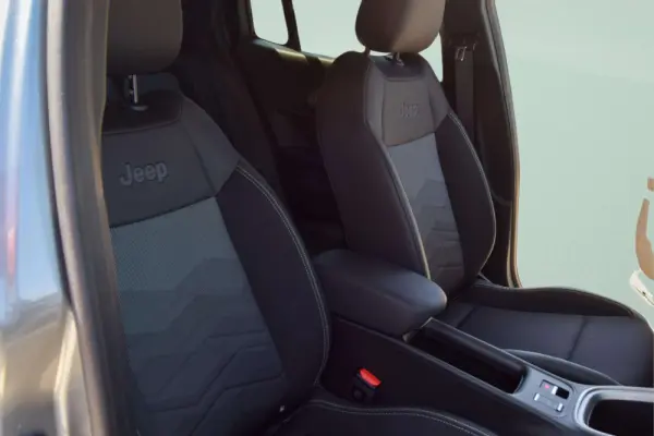 Jeep Avenger 54 kWh Summit 14