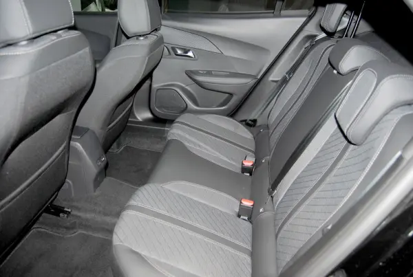 Peugeot 2008 1.2 Hybrid Allure e-DCS6 17