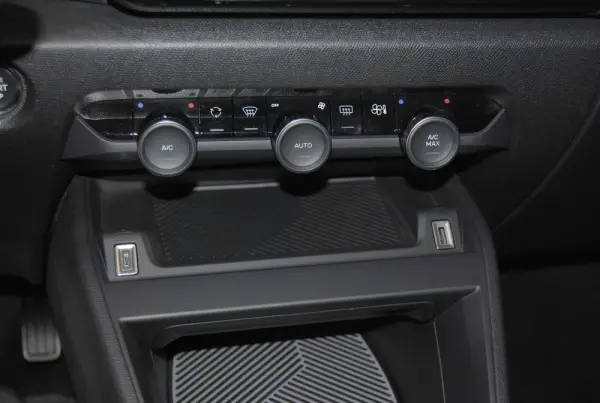 Citroen C4 1.2 Hybrid Max e-DSC6 29