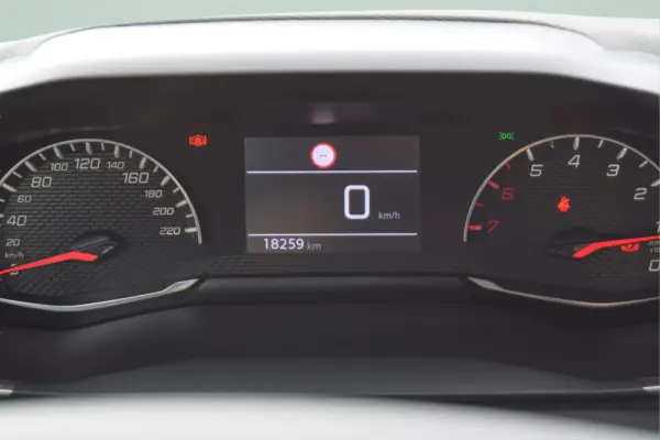 Peugeot 2008 1.2 PureTech Style 10