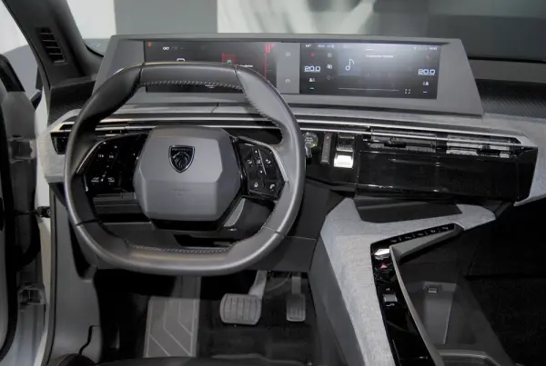 Peugeot 3008 1.2 Hybrid Allure e-DCS6 18