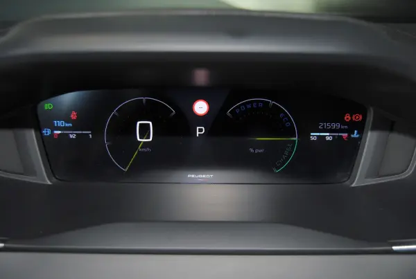 Peugeot 2008 1.2 Hybrid Allure e-DCS6 33