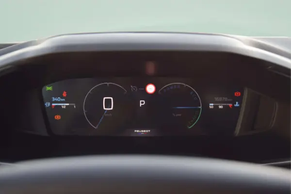 Peugeot 2008 1.2 Hybrid Allure e-DCS6 14