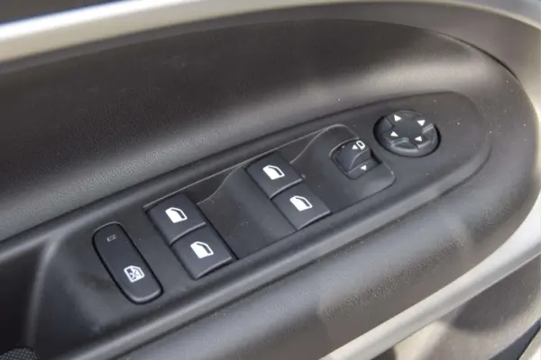 Jeep Avenger 54 kWh Summit 34