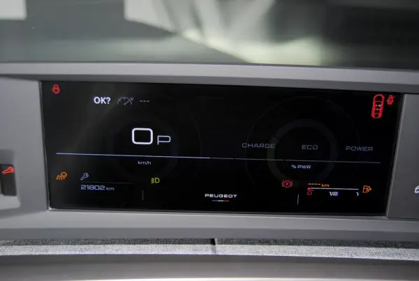 Peugeot 3008 1.2 Hybrid Allure e-DCS6 31