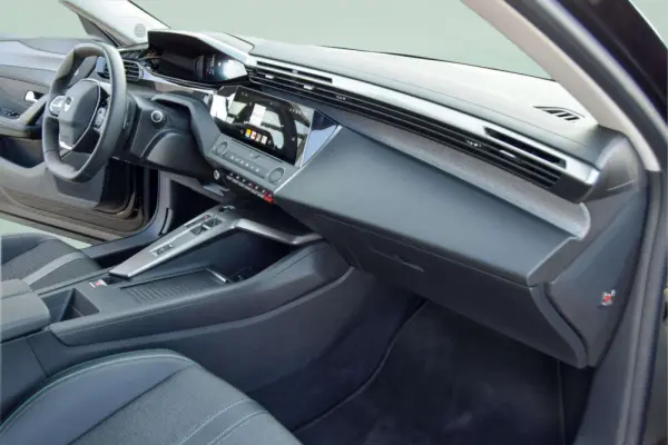 Peugeot 408 1.2 Hybrid Allure e-DCS6 28