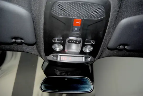 Peugeot 2008 1.2 Hybrid Allure e-DCS6 28