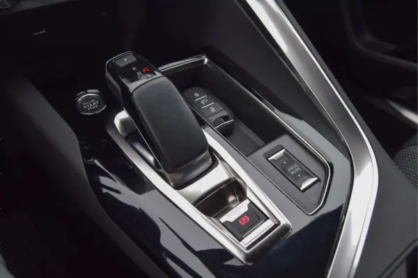 Peugeot 3008 1.6 Hybrid GT e-EAT8 23