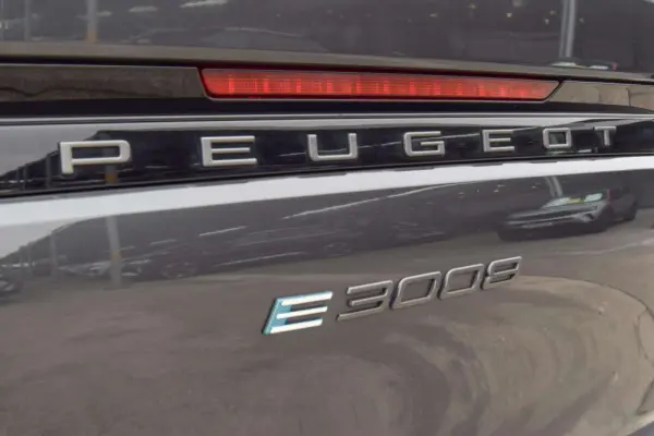 Peugeot E-3008 73 kWh GT 58