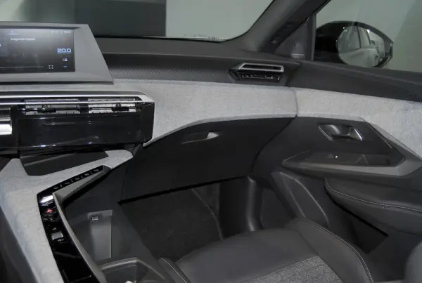 Peugeot 3008 1.2 Hybrid Allure e-DCS6 19