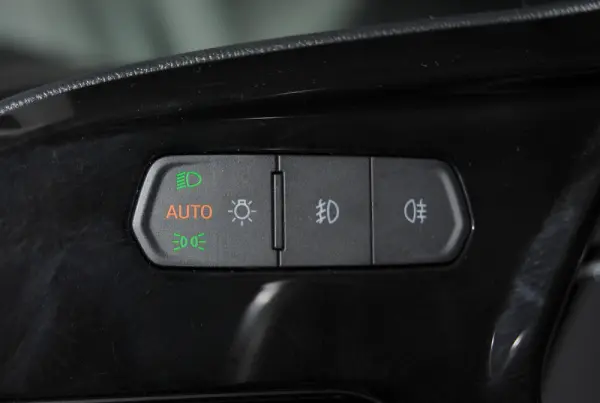 Ford Tourneo Connect 2.0 TDCi Titanium 5 lugares 27