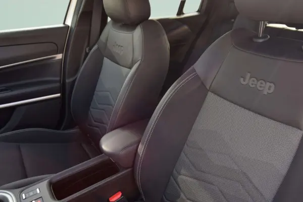 Jeep Avenger 54 kWh Summit 35