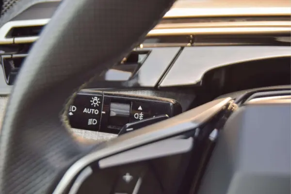Peugeot E-3008 73 kWh GT 12