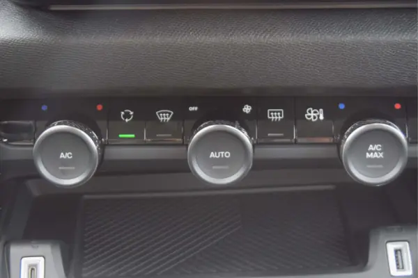 Citroen C4 1.2 Hybrid Plus e-DSC6 27