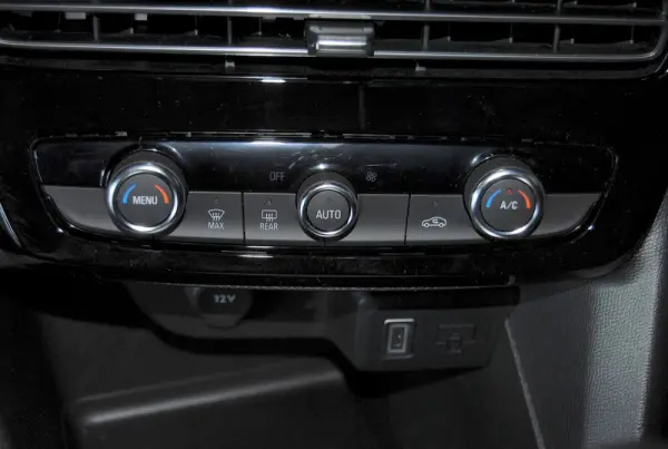 Opel Mokka 1.2T GS 27