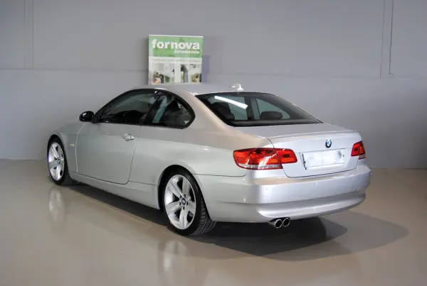 BMW 320 D COUPE 8