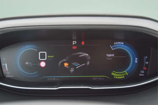 Peugeot 3008 1.6 Hybrid GT e-EAT8 10
