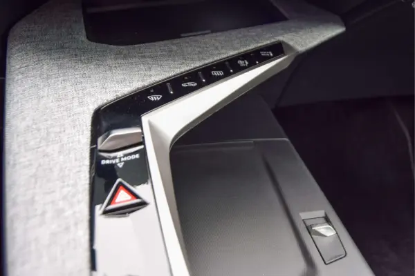 Peugeot E-3008 73 kWh GT 38