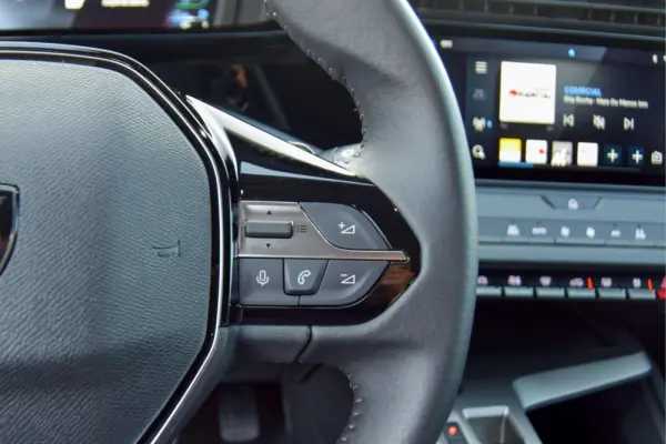 Peugeot 408 1.2 Hybrid Allure e-DCS6 22