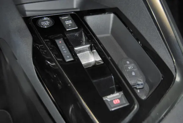 Peugeot 3008 1.6 Hybrid GT e-EAT8 28