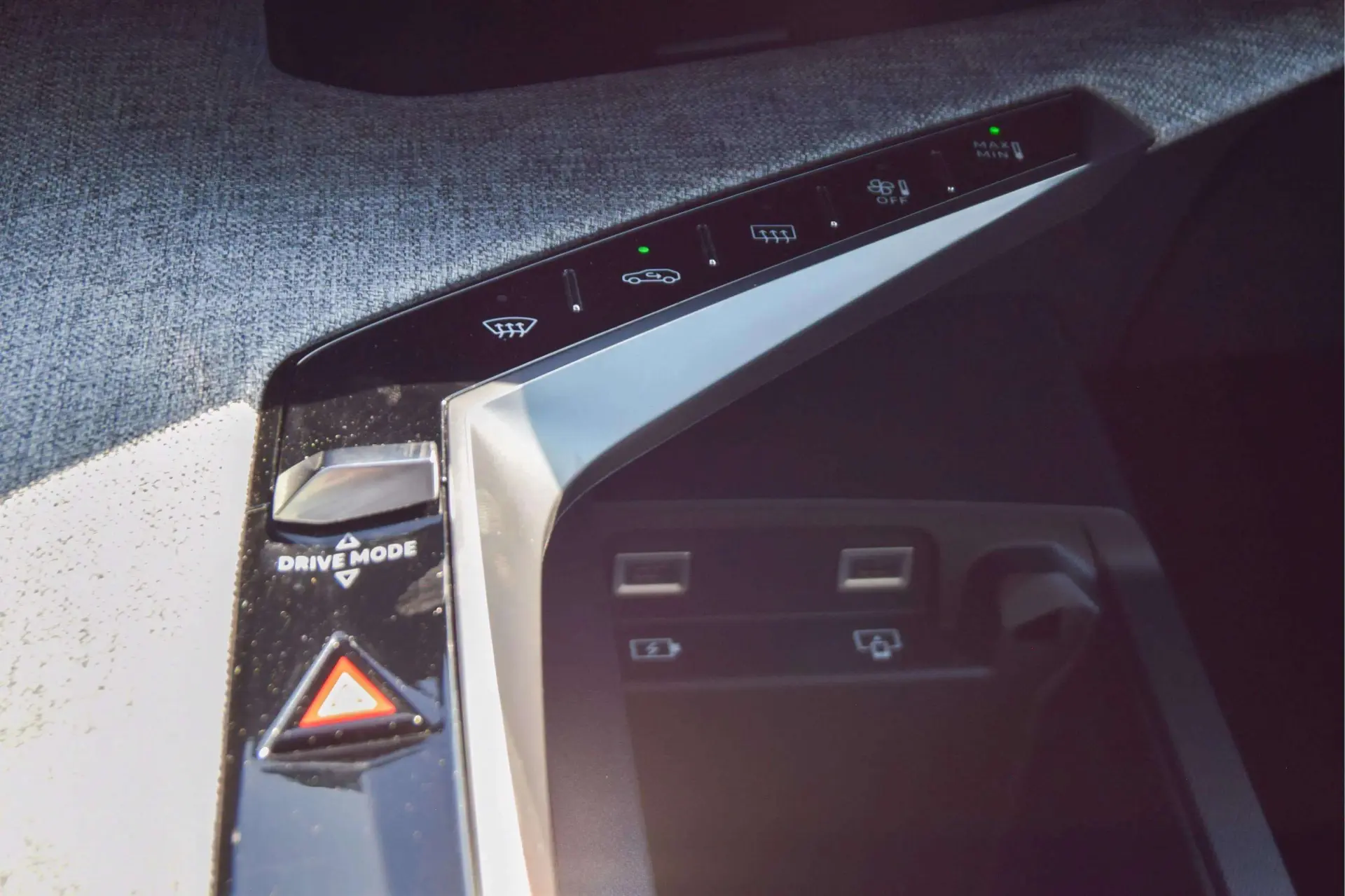 Peugeot E-5008 73 kWh GT 12