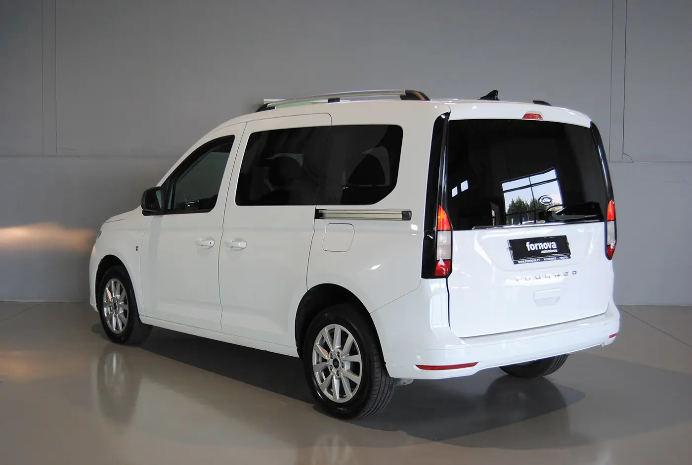 Ford Tourneo Connect 2.0 TDCi Titanium 5 lugares 9