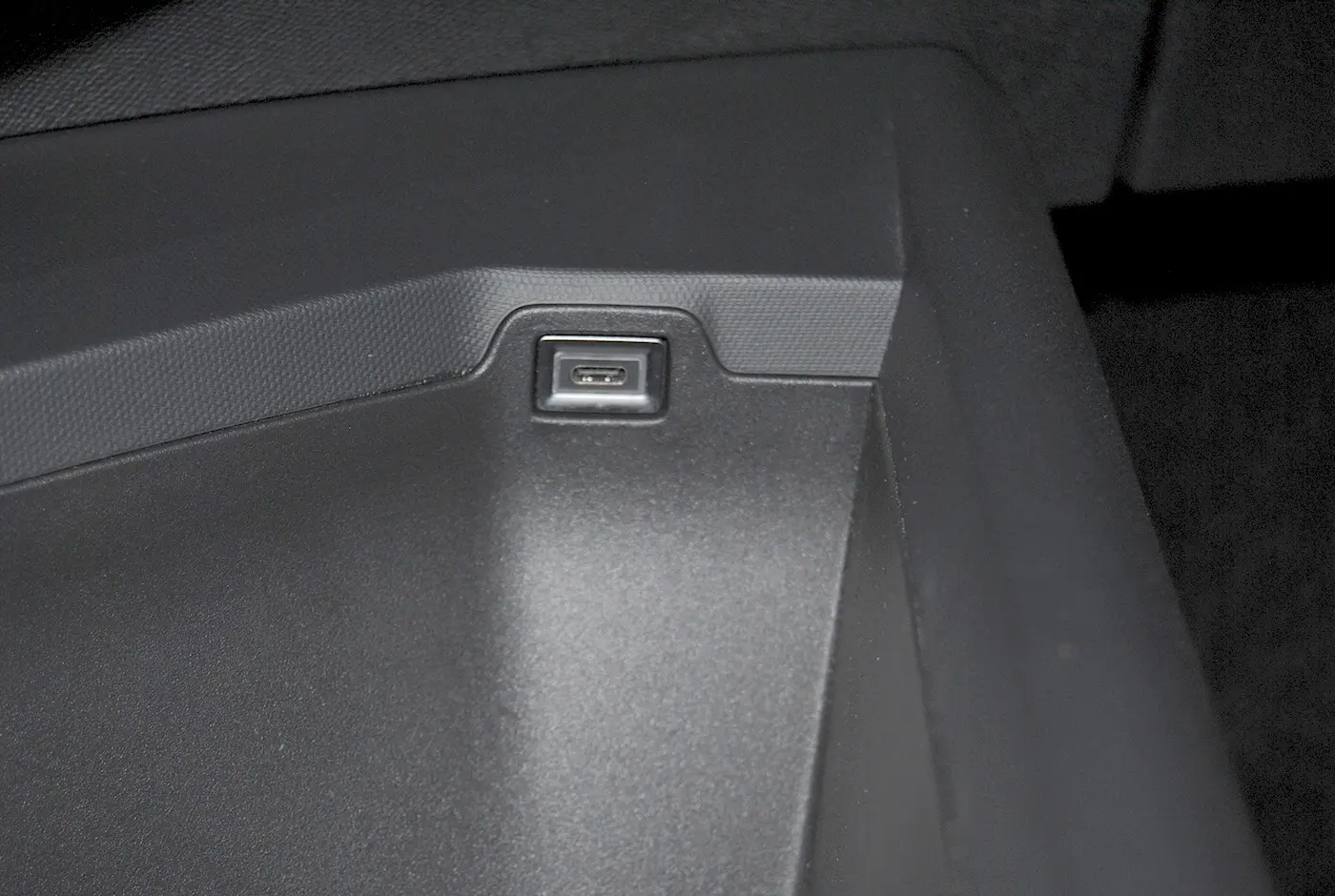 Peugeot 3008 1.2 Hybrid Allure e-DCS6 28
