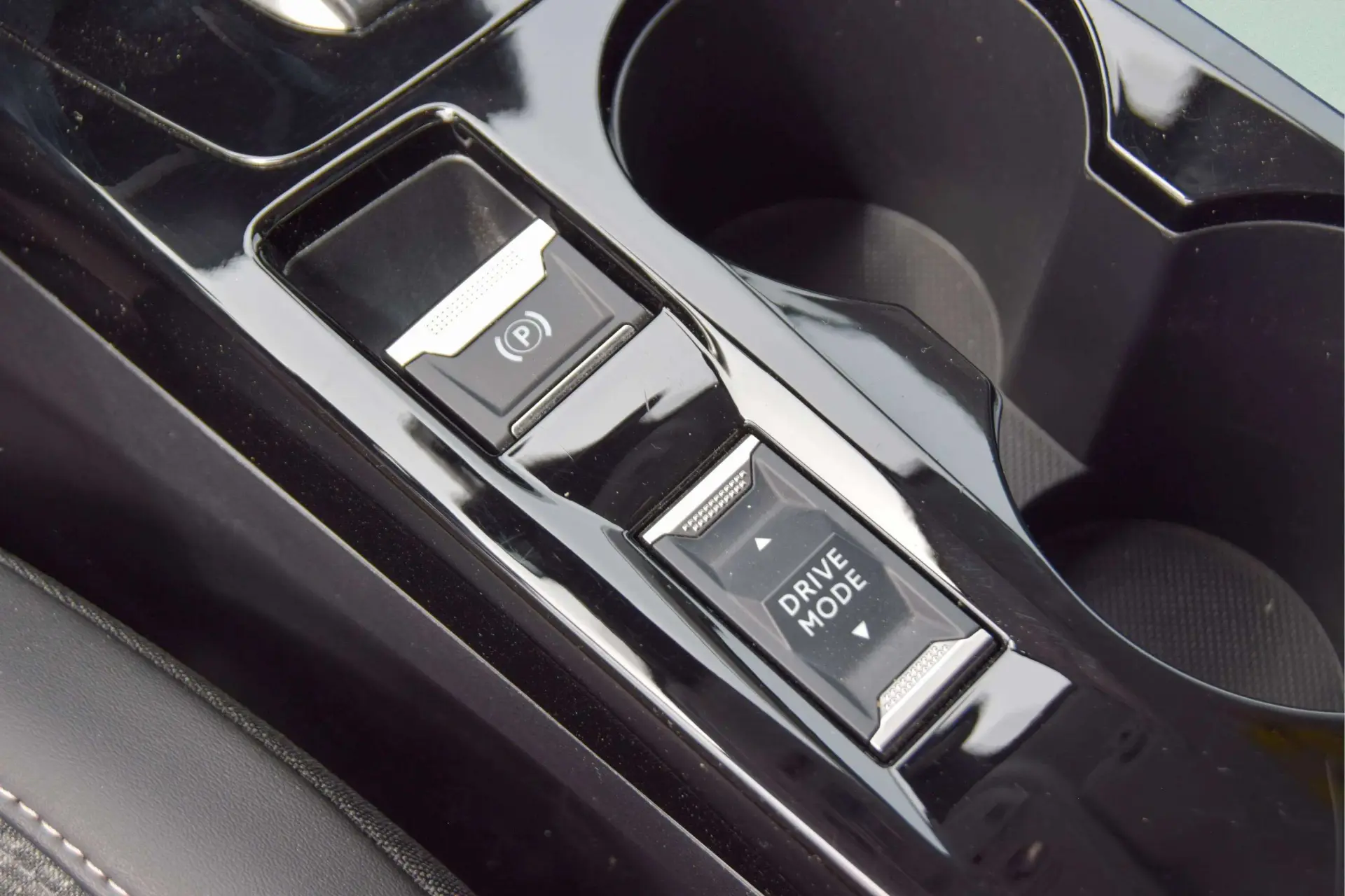 Peugeot 208 1.2 Hybrid Allure e-DCS6 21