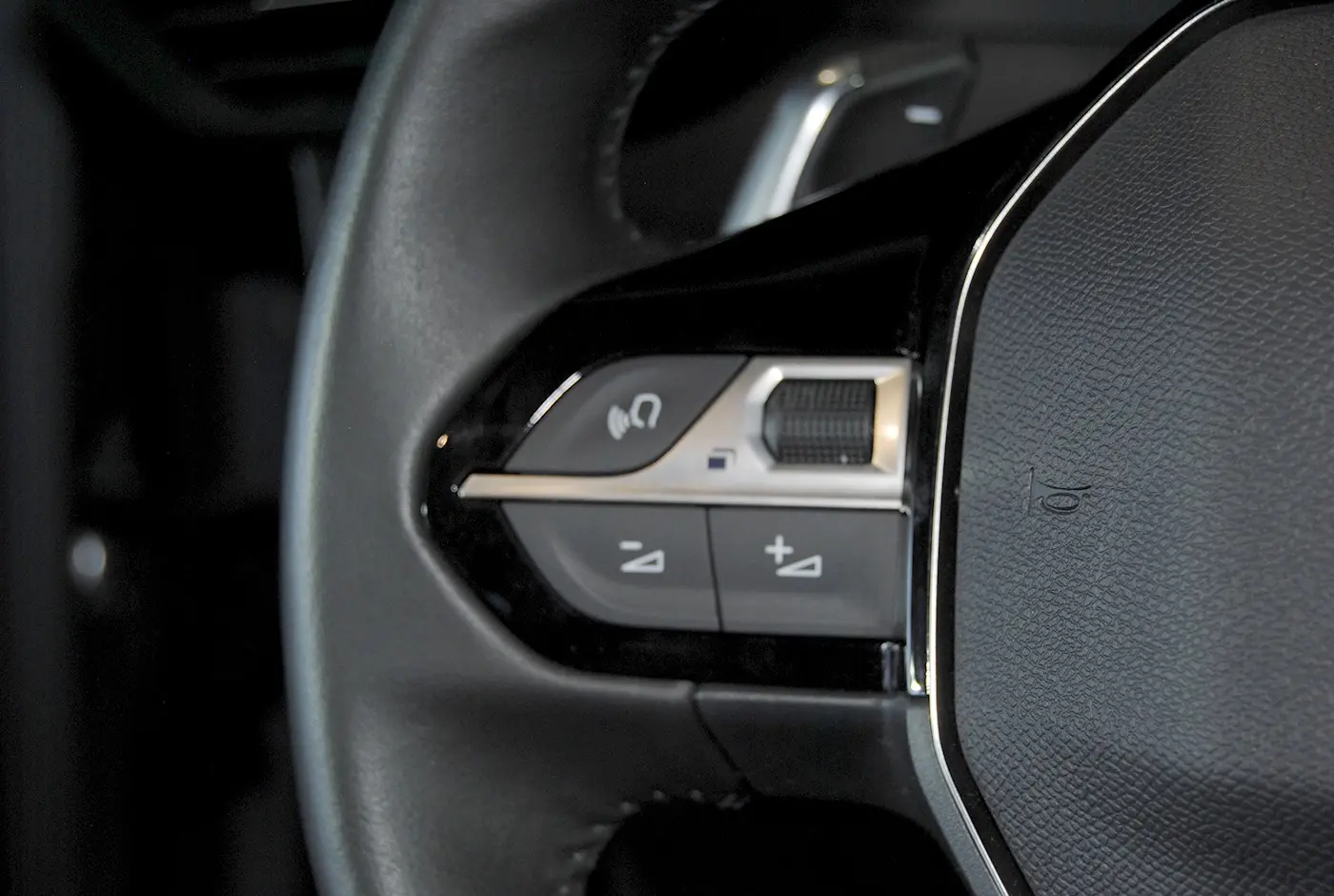 Peugeot 2008 1.2 Hybrid Allure e-DCS6 21