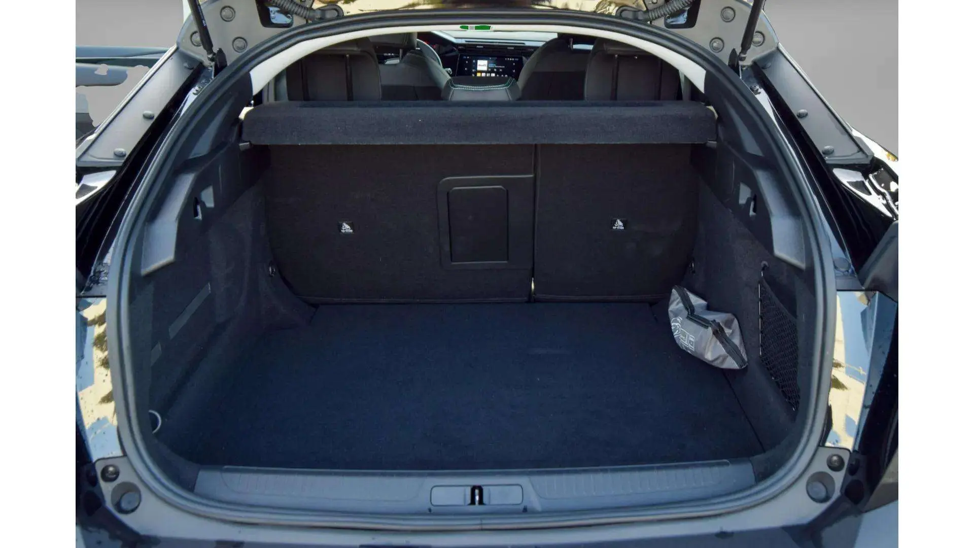 Peugeot 408 1.2 Hybrid Allure e-DCS6 27