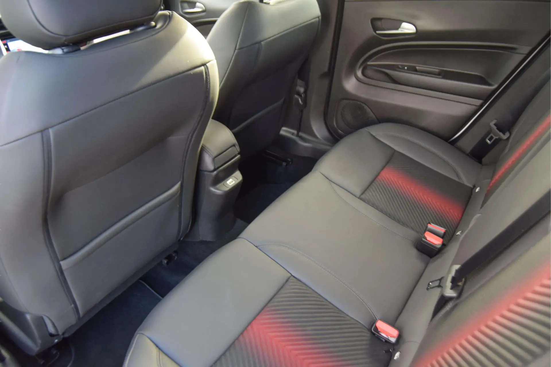Alfa Romeo Junior 1.2 Speciale eDCT6 34