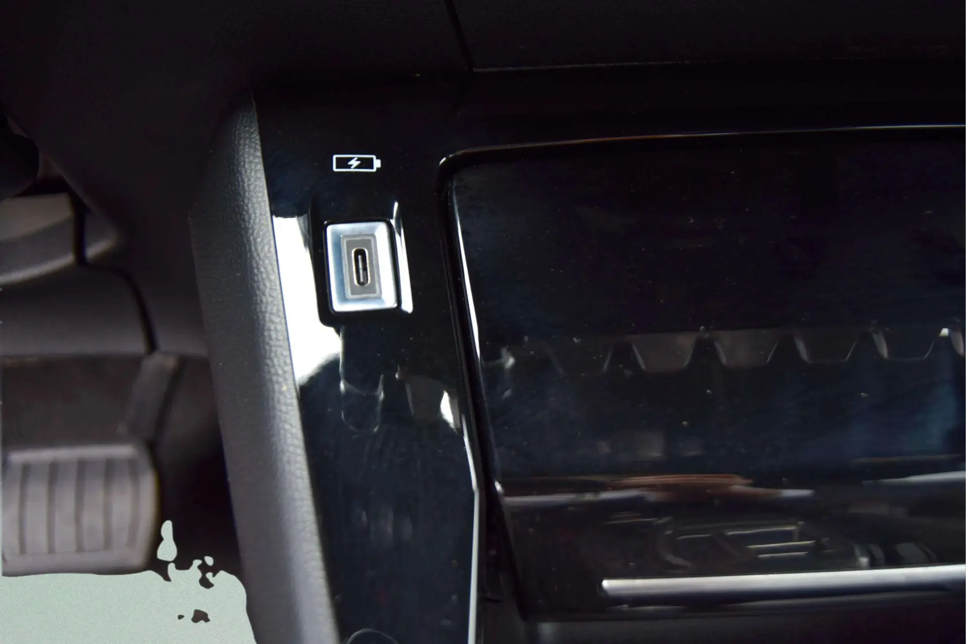 Peugeot 2008 1.2 Hybrid Allure e-DCS6 14