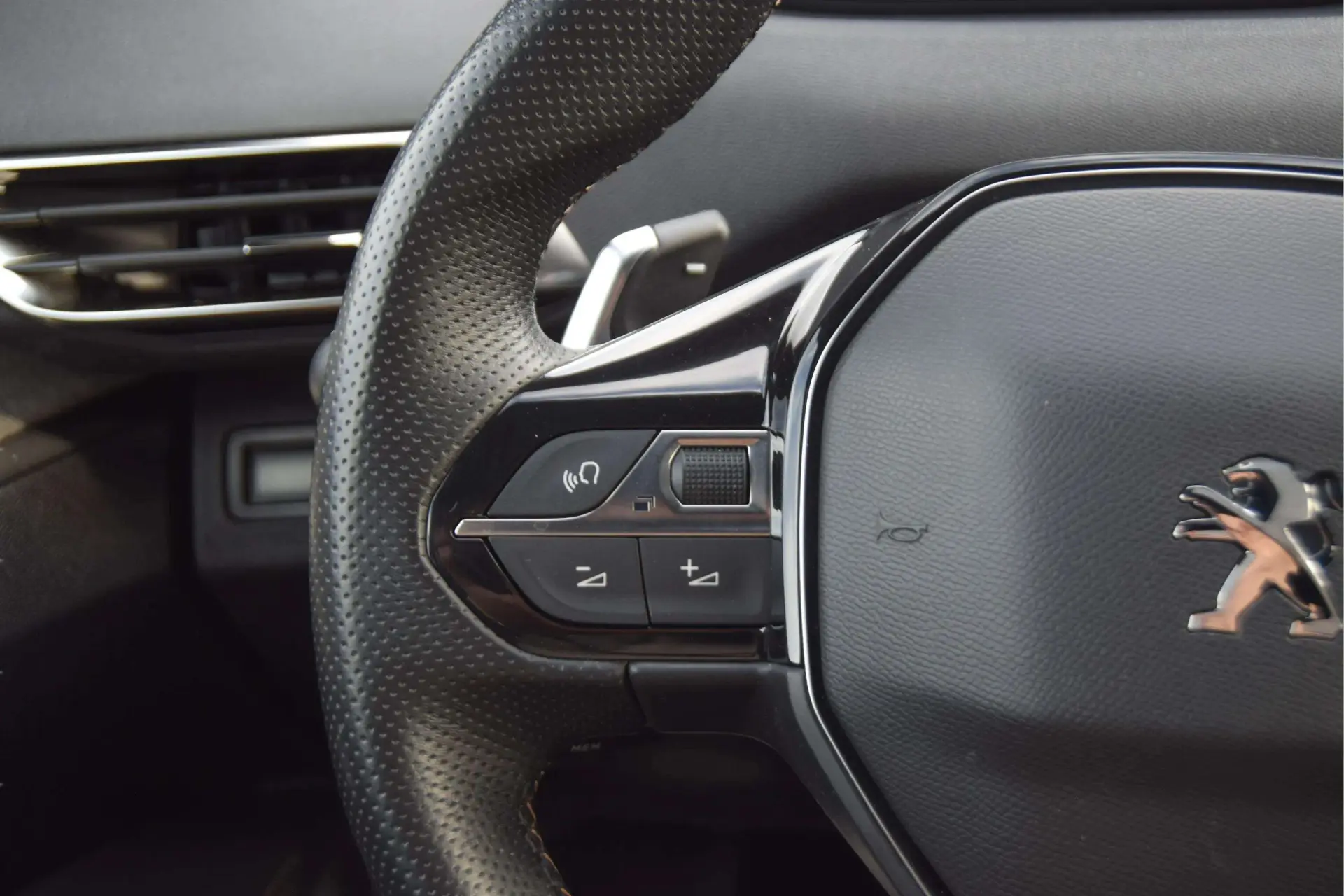 Peugeot 3008 1.6 HYBRID GT PACK e-EAT8 12
