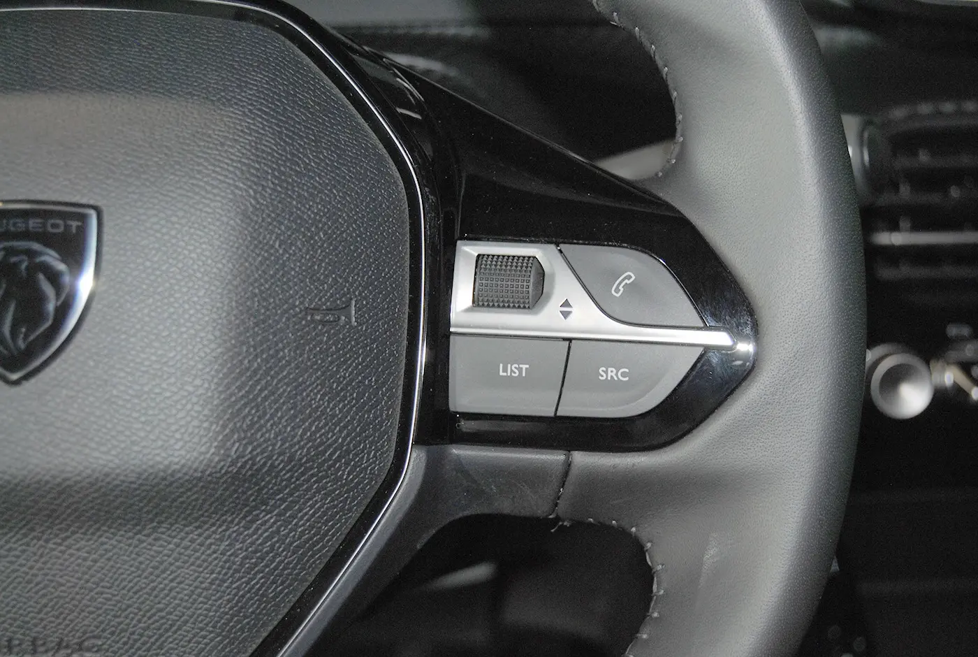 Peugeot 2008 1.2 Hybrid Allure e-DCS6 21